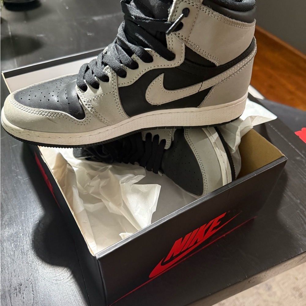 Nike Air Jordan 1 Retro Men's Black and Gray High-Top Sneakers